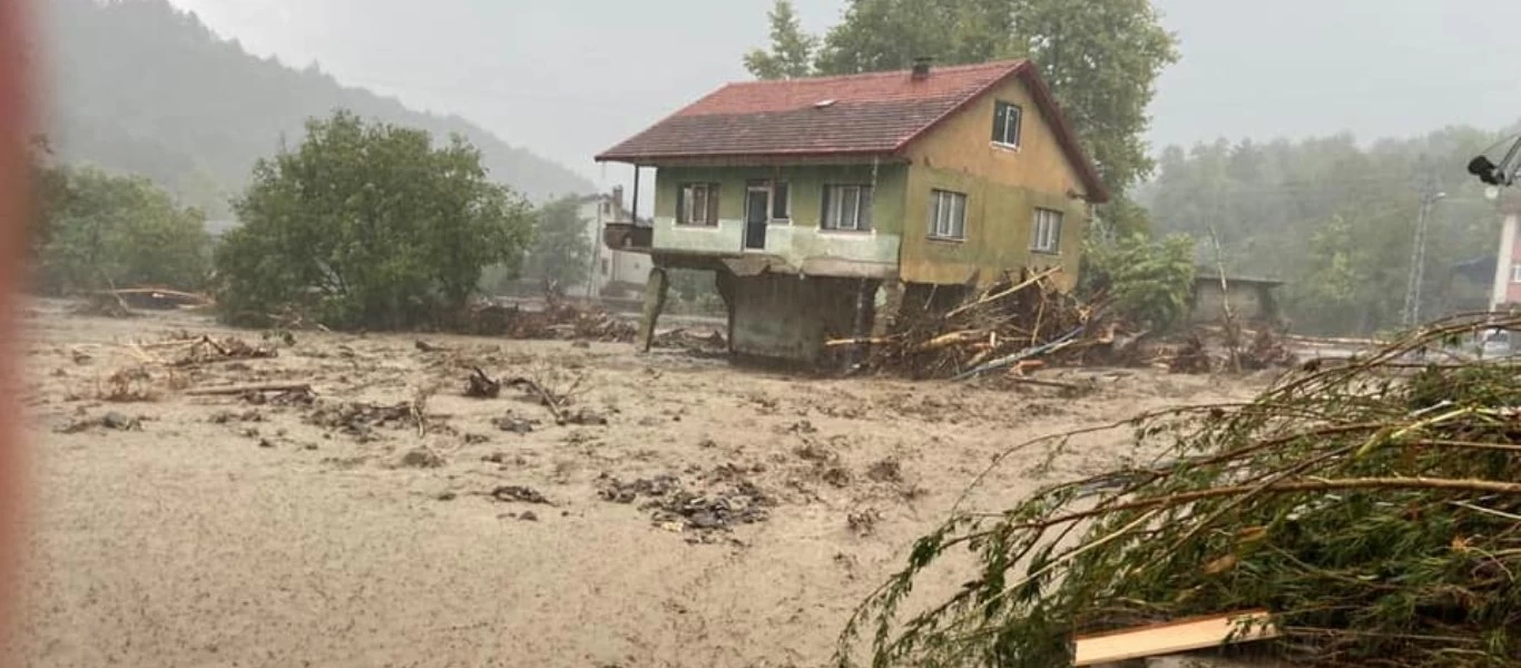 Τουρκία: Μετά τις μεγάλες φωτιές ήρθαν οι πλημμύρες - Μεγάλες βροχοπτώσεις στις βόρειες ακτές